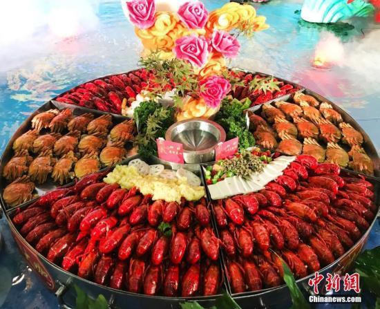 小龍蝦橫行德國(guó)柏林 政府鼓勵(lì)吃貨們大快朵頤！