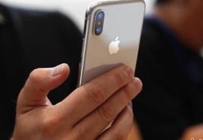 愛手機(jī)多于愛孩子？家長應(yīng)設(shè)親子時間