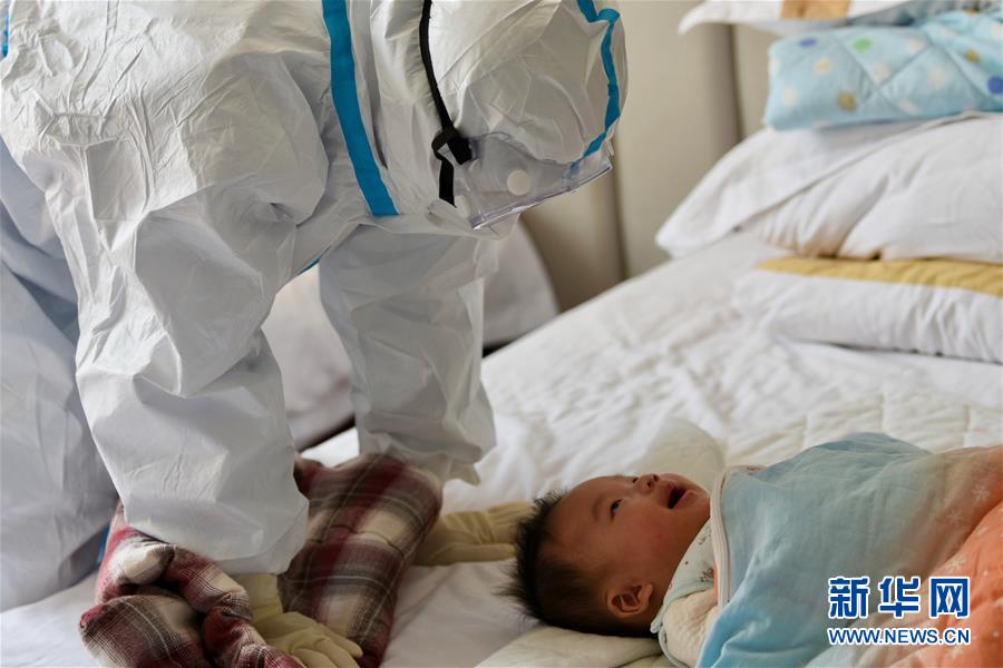 （社會）（3）“&lsquo;護(hù)士媽媽&rsquo;麻煩再幫我照顧孩子14天”